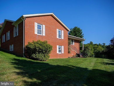17152 Bridge View Ct, Paeonian Springs, VA 20129 - photo 2