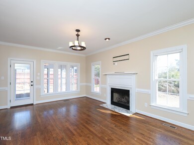 008_2030_battlewood_rd_living_rm