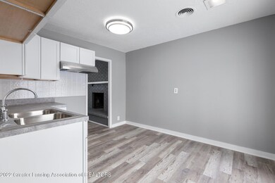 15-web-or-mls-135-w-howe-ave
