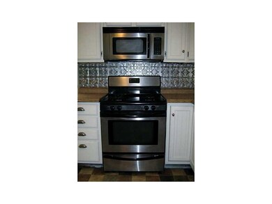 Kitchen. Stainless appliances included