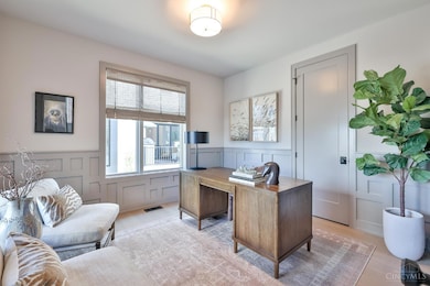 2930 Three Oaks Ln, Cincinnati, OH 45209 - photo 3