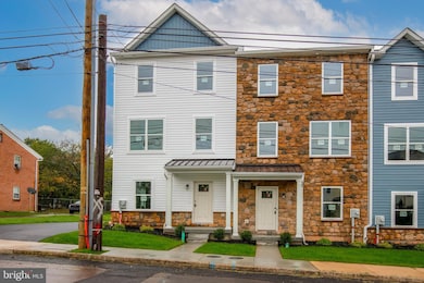 494 N 2nd St, Souderton, PA 18964 - photo 2