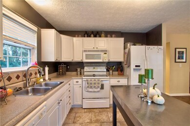 8053 Melbourne Ln, Avon, IN 46123 - photo 3