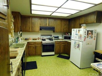 16566 Green Tree Blvd, Victorville, CA 92395 - photo 5