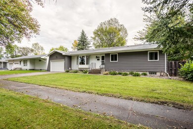 1013 S 19th St, Grand Forks, ND 58201 - photo 3