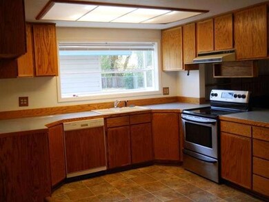 4202 Fargo St, Klamath Falls, OR 97603 - photo 2