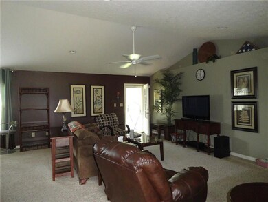 1033 E Santee Dr, Greensburg, IN 47240 - photo 2