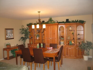 135 Laurel Ct Formal Dining
