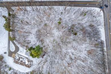 3926 Lake Dr SE, Grand Rapids, MI 49546 - photo 4