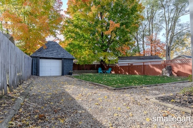 750 Graceland St NE, Grand Rapids, MI 49505 - photo 2