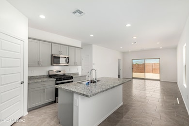 19_Amber_H30A_GrayCabinets