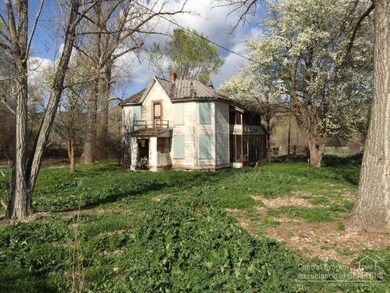 117 W Franklin Ave, Dayville, OR 97825 - photo 2