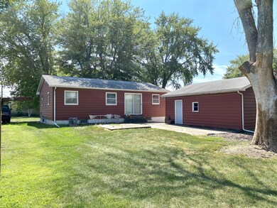 207 E Jackson St - Back Yd 2023