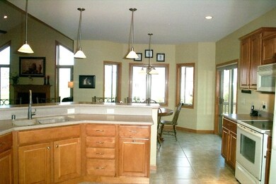 4969 Highwood Cir, Middleton, WI 53562 - photo 4