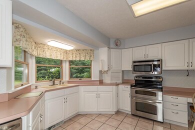 10859 Crestwood Dr, Willoughby, OH 44094 - photo 2