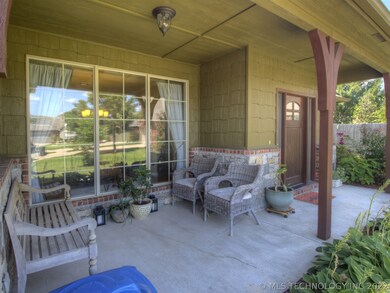 A perfect place to enjoy watching the neighborhood