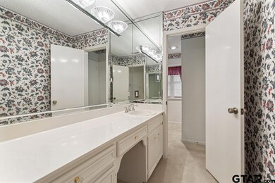 5009 Cloverdale Dr, Tyler, TX 75703 - photo 5