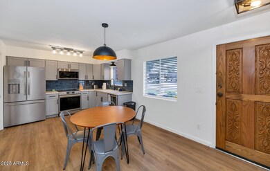 4449 N 40th St-large-012-015-TOD4708-150