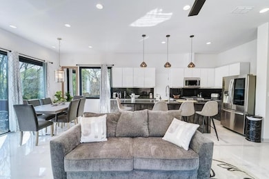 1409 E M Franklin Ave unit B, Austin, TX 78721 - photo 2