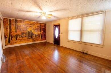 729 Wood St, Statesville, NC 28677 - photo 6