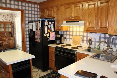 Kitchen with center aisle