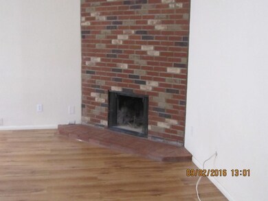 2229 W Potter 002