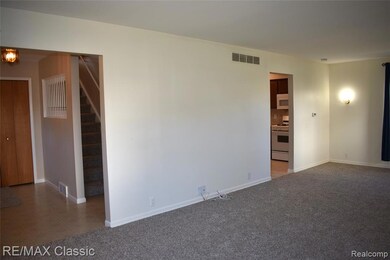 1977 Meadow Ridge Dr, Commerce Township, MI 48390 - photo 7