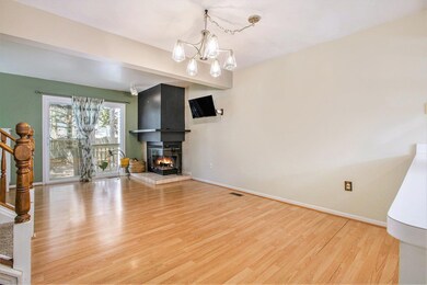 005_living_room_2nd_view_231