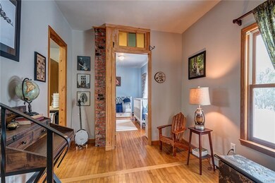 This transitional room invites you to enter the Fa