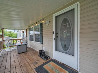 Large Covered Porch!