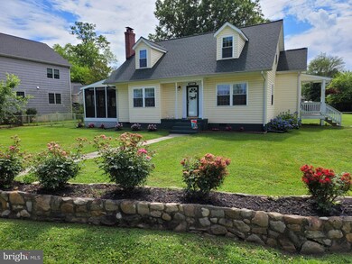 521 Lossing Ave, Colonial Beach, VA 22443 - photo 2