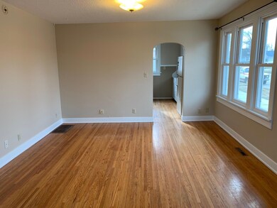LIVING ROOM<|><|>
