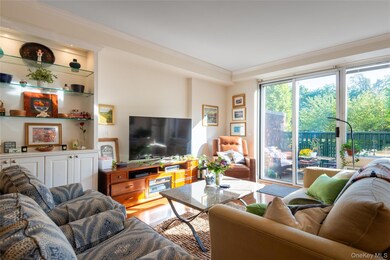 Wyndham West unit M4, Garden City, NY 11530 - photo 4