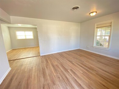 121 Reaves Ln, Hurst, TX 76053 - photo 3