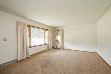 3312 Iris Ave NW, Cedar Rapids, IA 52405 - photo 3