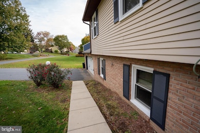 8 Sherri Ln, Lititz, PA 17543 - photo 5