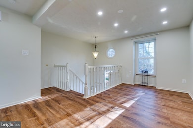 1589 Woodcrest Dr, Reston, VA 20194 - photo 5