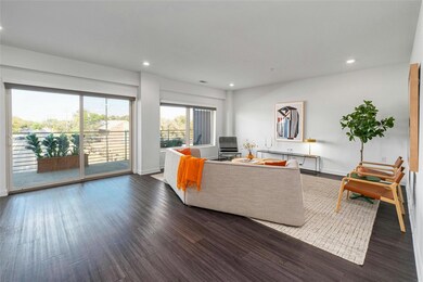 Living area with baseboards, recessed lighting, a