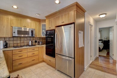 5 Vine St, Wakefield, MA 01880 - photo 4