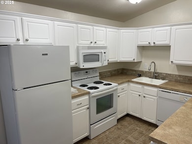 unlisted-address, Portland, OR 97223 - photo 3