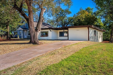 1805 E University Ave, Guthrie, OK 73044 - photo 2