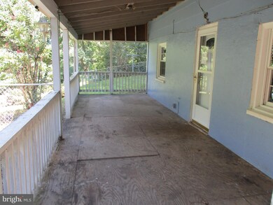 517 Shangri la Rd, Bentonville, VA 22610 - photo 4