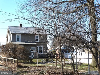 359 E Garfield St, Chambersburg, PA 17201 - photo 2
