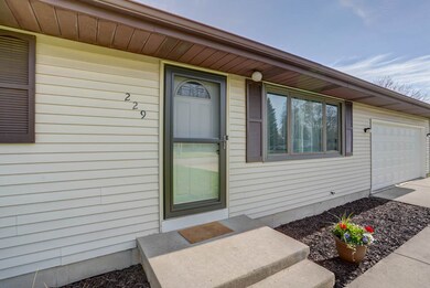 229 Lincoln St, Brooklyn, WI 53521 - photo 2