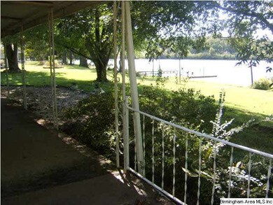 Just a few steps to the water from the house