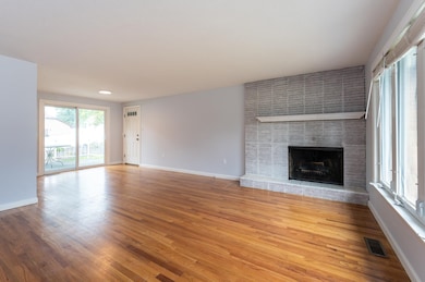 11 Sycamore St, Hudson, NH 03051 - photo 5