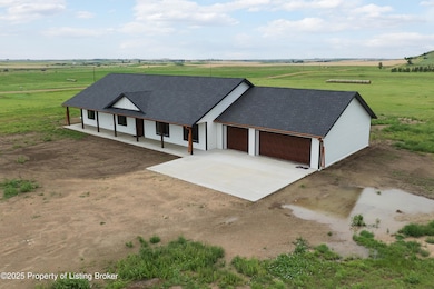 10708 30f St SW, Dickinson, ND 58601 - photo 3