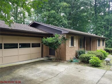 116 Atwood Dr, Hendersonville, NC 28792 - photo 2