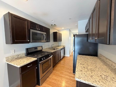 75 Deerwood Dr unit E, Nashua, NH 03063 - photo 4