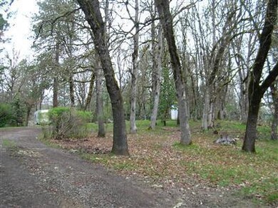 8551 Old Stage Rd, Central Point, OR 97502 - photo 3